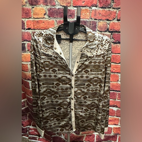 Used Sterling & Stitch Patterned Button-Up Shirt Size M Runs big) Item #PHK7299 - Picture 1 of 3